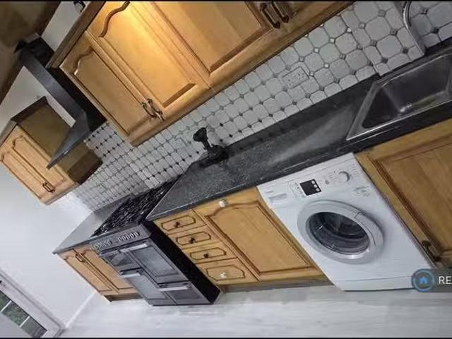 House for rent in Ponders End, Greater London