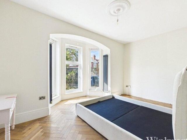 Apartment for rent in Cat Hill, England
