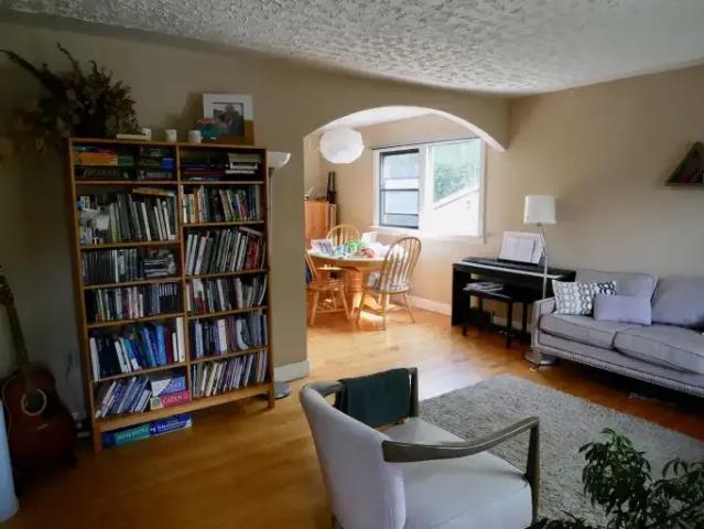 Apartment for rent in Tuxedo Park, Calgary