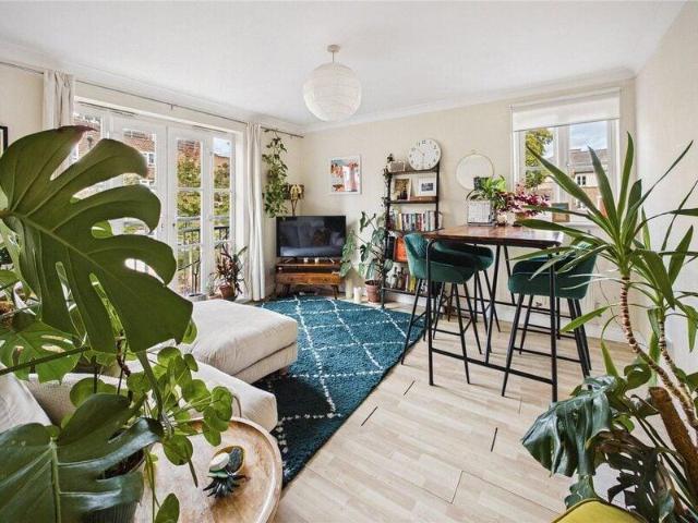Apartment for rent in Cat Hill, England