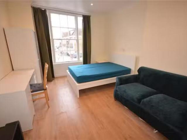 Apartment for rent in Woodcote, Epsom