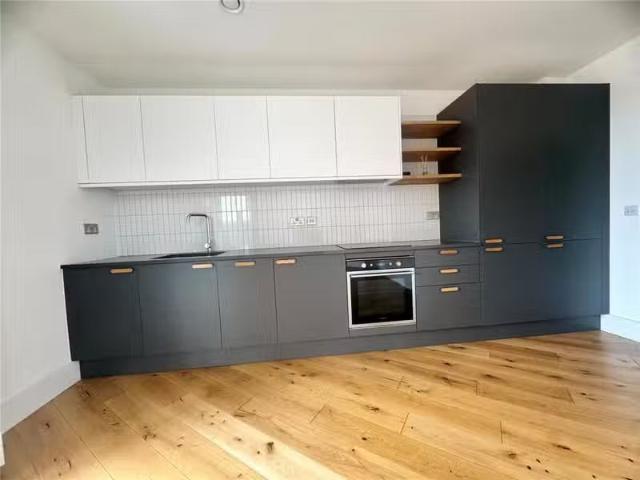 Apartment for rent in Red Hill, Surrey