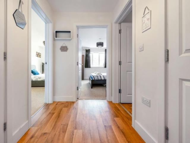 Apartment for rent in Hersham, Elmbridge
