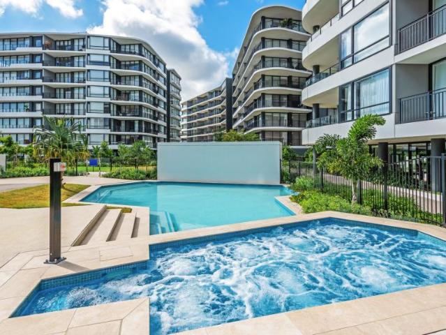 Apartment for sale in Hope Island, Gold Coast City