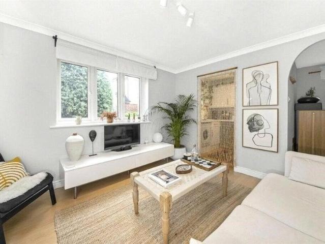 Apartment for rent in Cat Hill, England