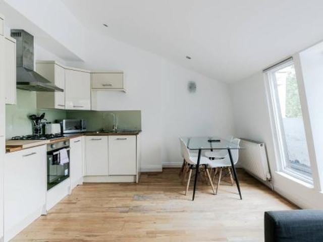 Apartment for rent in Lyons, Greater London
