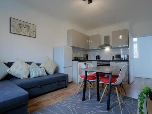 Apartment for rent in Highbury, Greater London