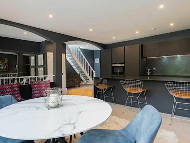 Apartment for rent in Lyons, Greater London
