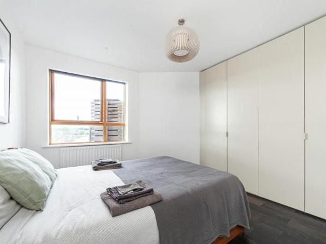 Apartment for rent in College Park, Greater London