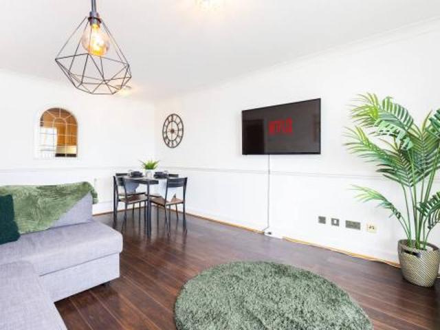 Apartment for rent in Lyons, Greater London