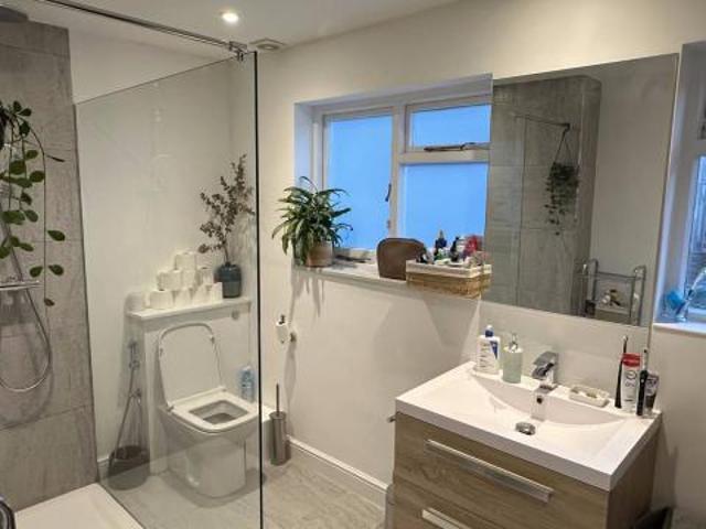 Apartment for rent in Lyons, Greater London