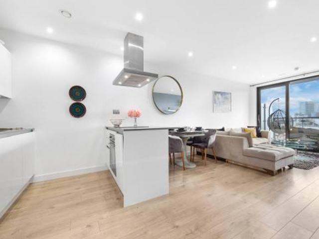 Apartment for rent in Lyons, Greater London