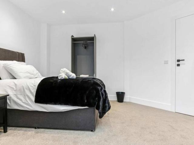 Apartment for rent in Lyons, Greater London