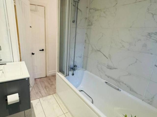 Apartment for rent in Lyons, Greater London
