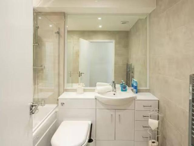 Apartment for rent in Lyons, Greater London