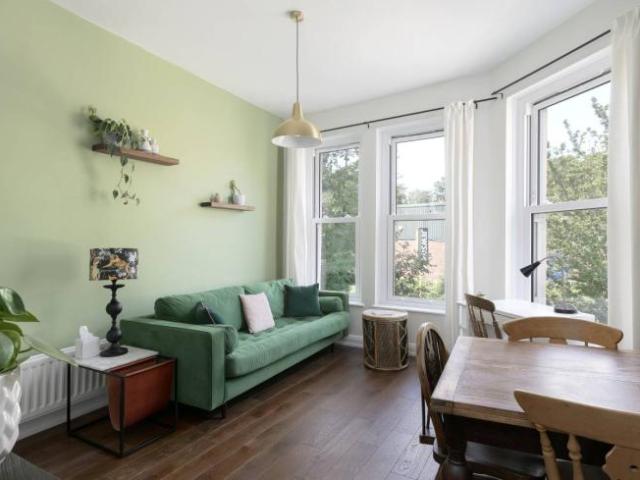 Apartment for rent in Lyons, Greater London