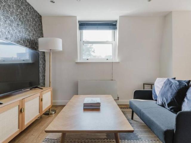 Apartment for rent in Lyons, Greater London