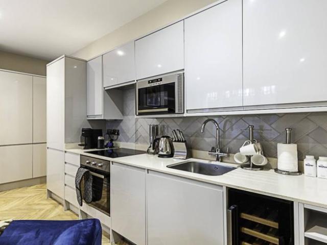 Apartment for rent in Lyons, Greater London