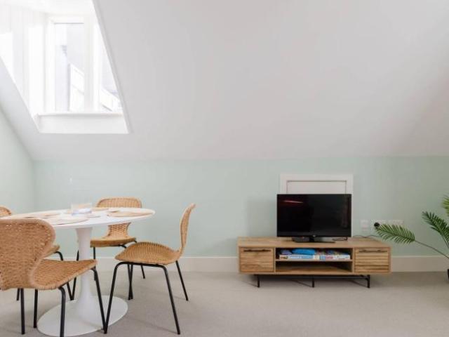 Apartment for rent in Lyons, Greater London