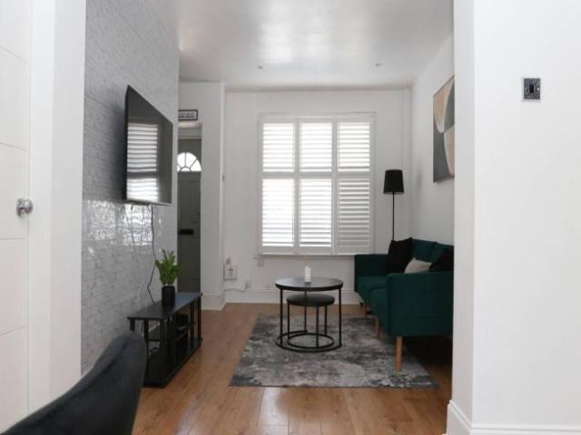 Apartment for rent in Lyons, Greater London