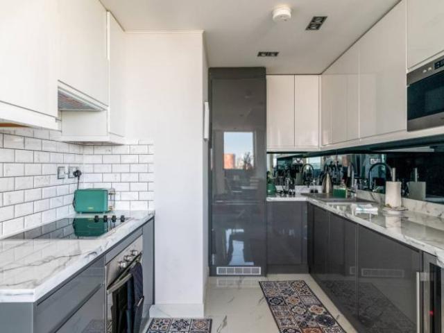 Apartment for rent in Lyons, Greater London