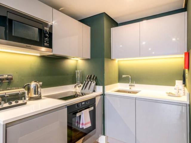 Apartment for rent in Lyons, Greater London