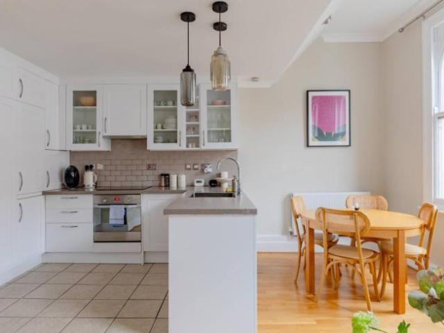 Apartment for rent in Lyons, Greater London