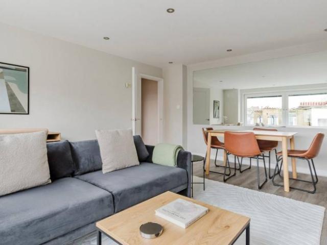 Apartment for rent in Lyons, Greater London