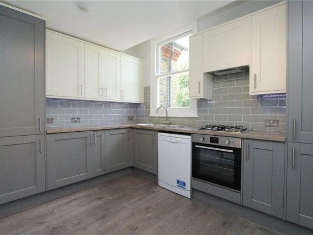 Apartment for rent in Cat Hill, England