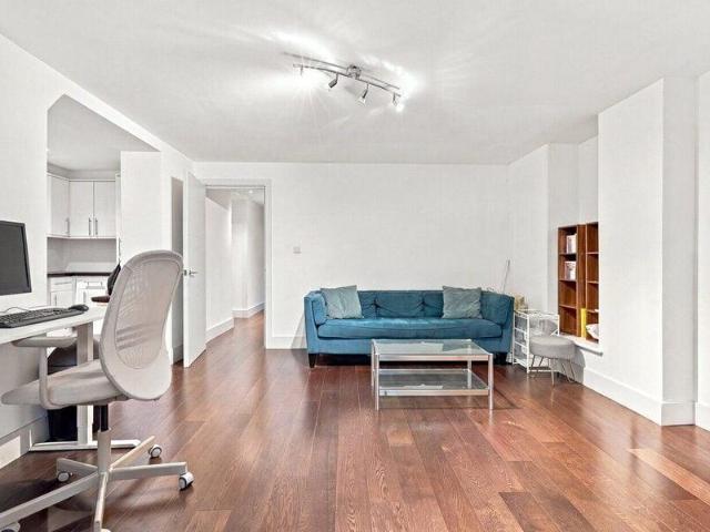 Apartment for rent in Cat Hill, England