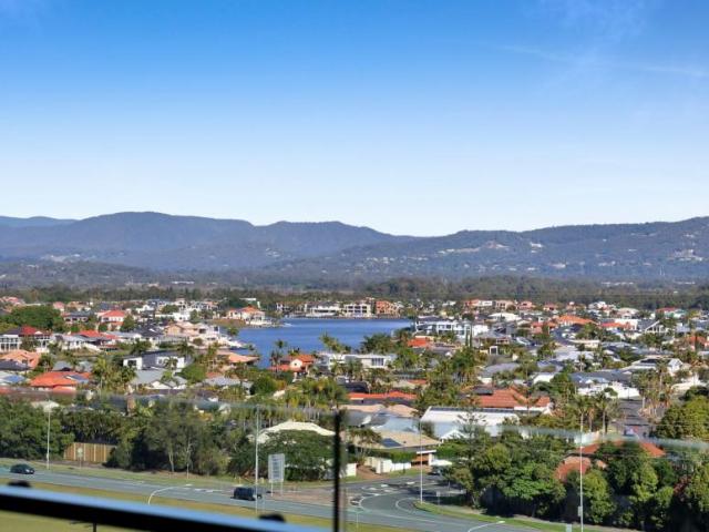 Apartment for rent in Mermaid Waters, Gold Coast City