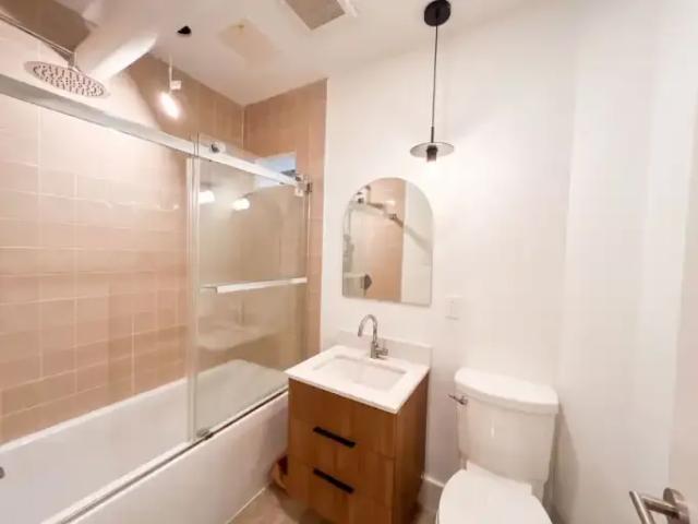 Apartment for rent in Mont-royal, Quebec