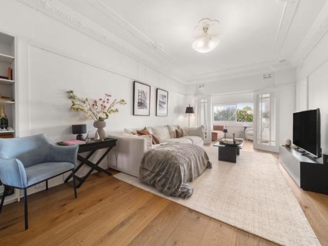 Apartment for sale in Lower North Shore, Sydney