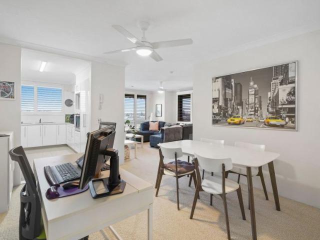 Apartment for sale in Paradise Point, Gold Coast City