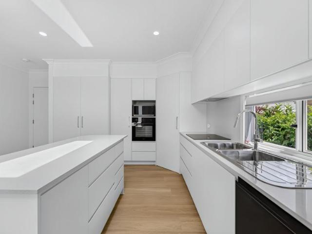 Apartment for rent in Paradise Point, Gold Coast City