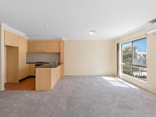 Apartment for sale in Patterson Lakes, Melbourne