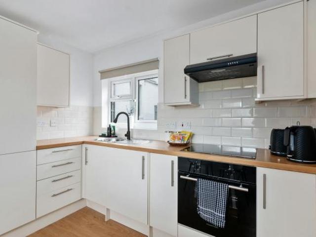 Apartment for rent in St Albans, Five Acres