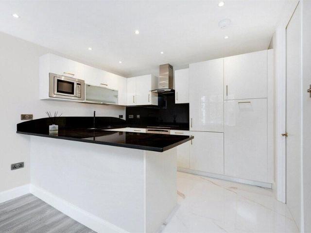 Apartment for rent in Cat Hill, England