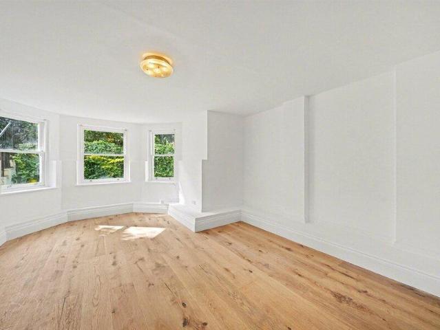 Apartment for rent in Cat Hill, England