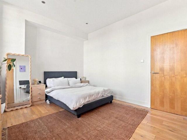 Apartment for rent in Cat Hill, England