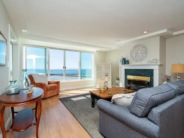 Apartment for rent in West Beach, White Rock