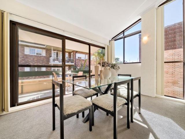 Apartment for sale in Lower North Shore, Sydney