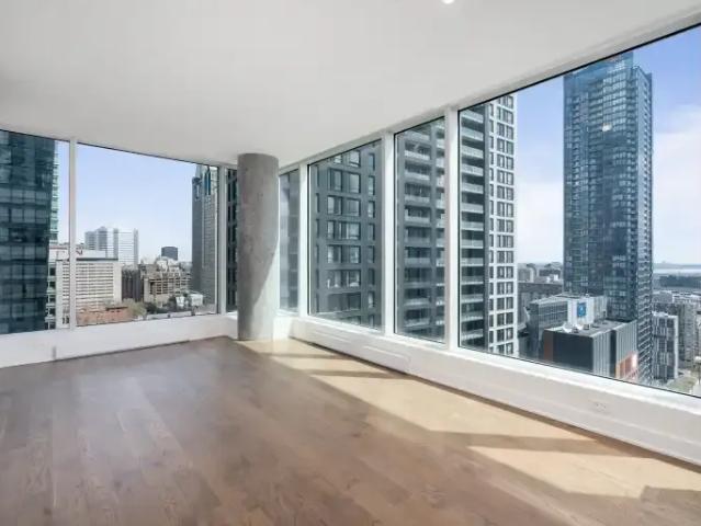 Condo for rent in Ville-Marie, Montréal