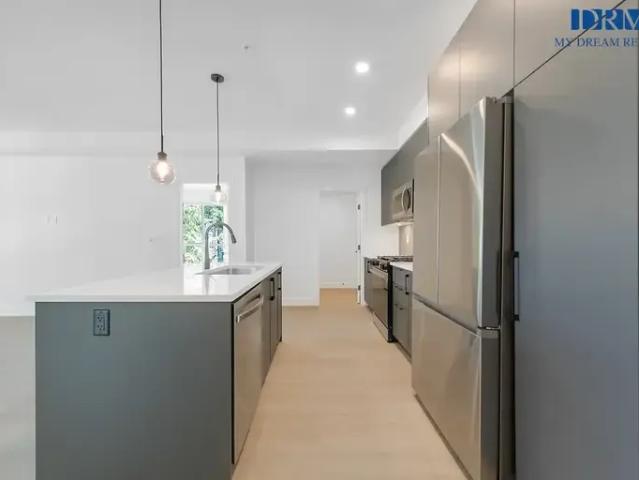 Condo for rent in Surrey, British Columbia