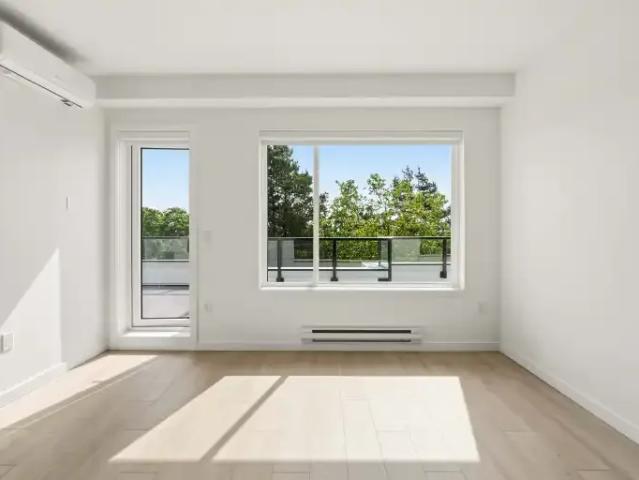 Condo for rent in Surrey, British Columbia