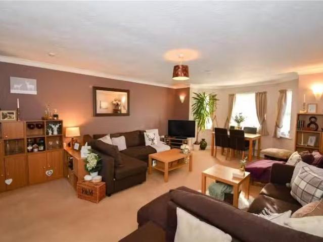 House for rent in Calderstones