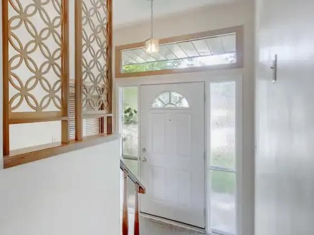 House for rent in Charleswood, Calgary