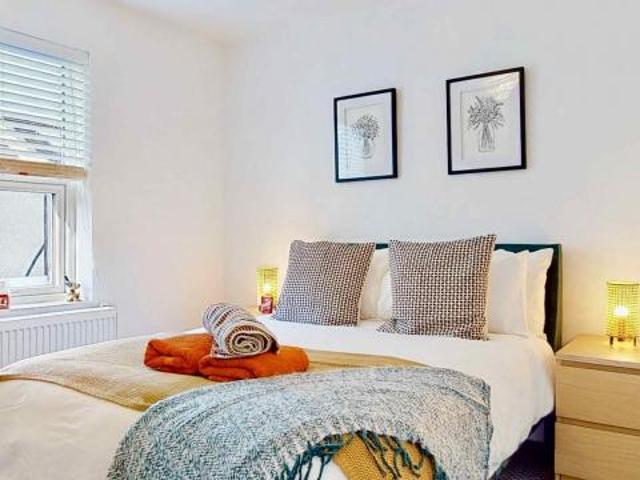 House for rent in Worcester Park Estate, Monks Orchard