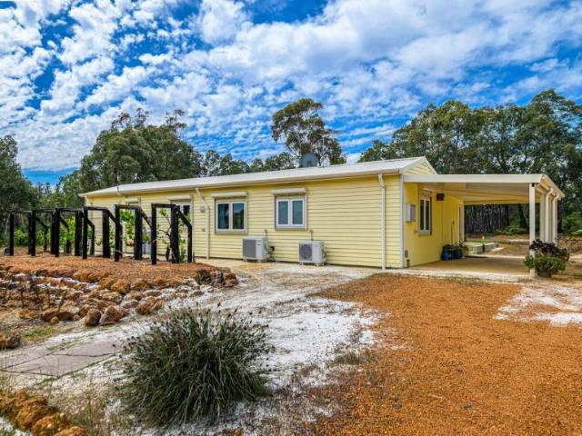 House for sale in Lower Chittering, Shire Of Chittering