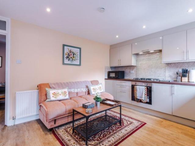 House for rent in Oldham Edge, Pendock